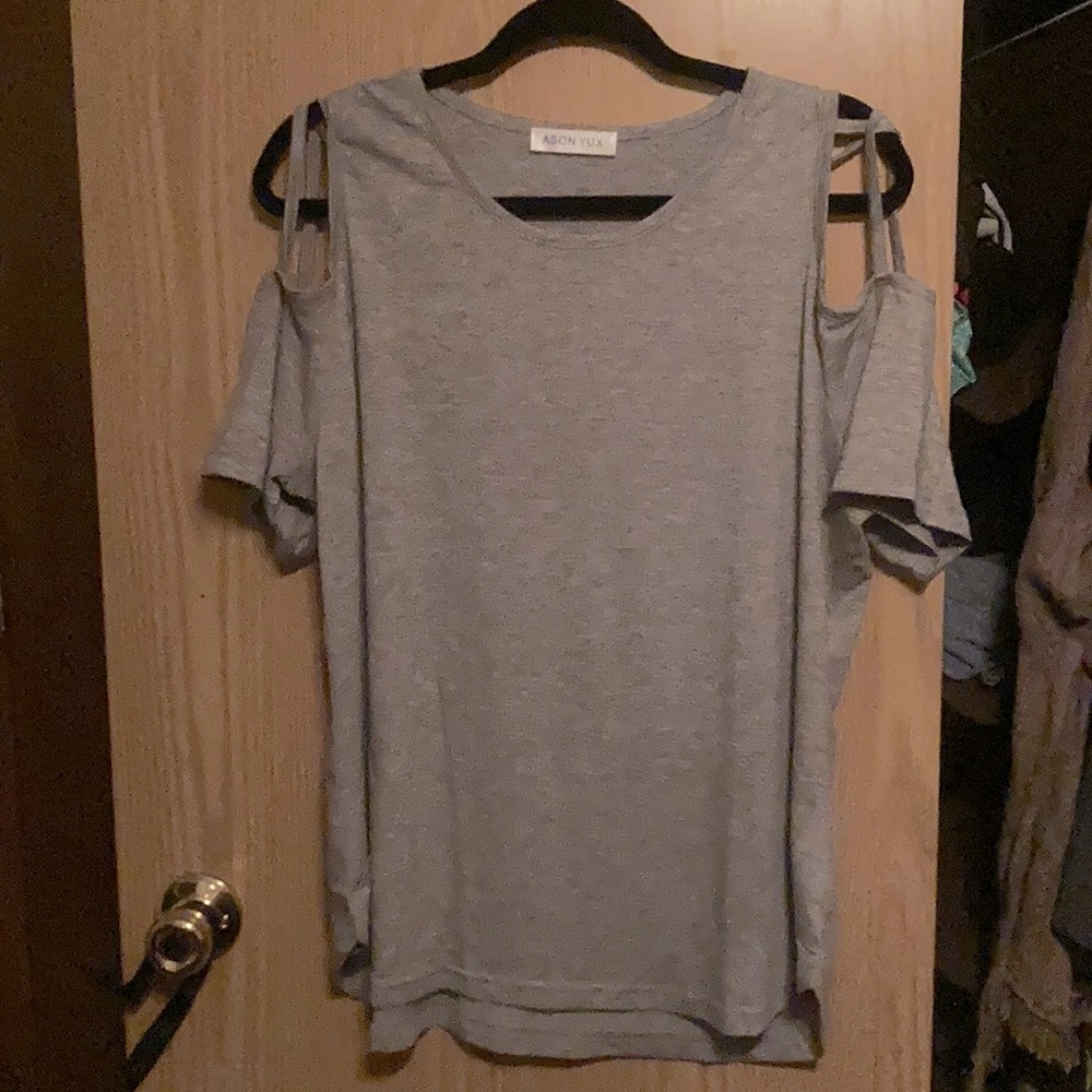 Off the shoulder, Criss Cross cut out Tee